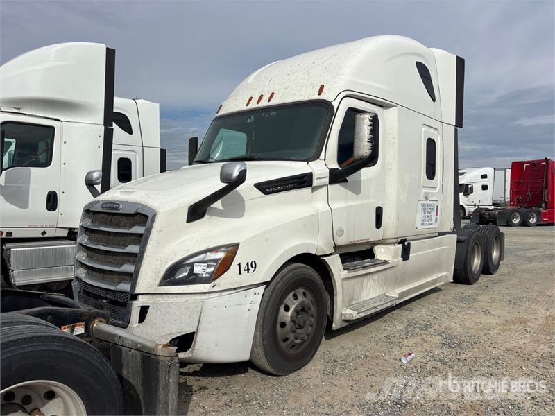 Freightliner Cascadia 126 6x4 T/A Sleeper Truck Tractor Тягачі
