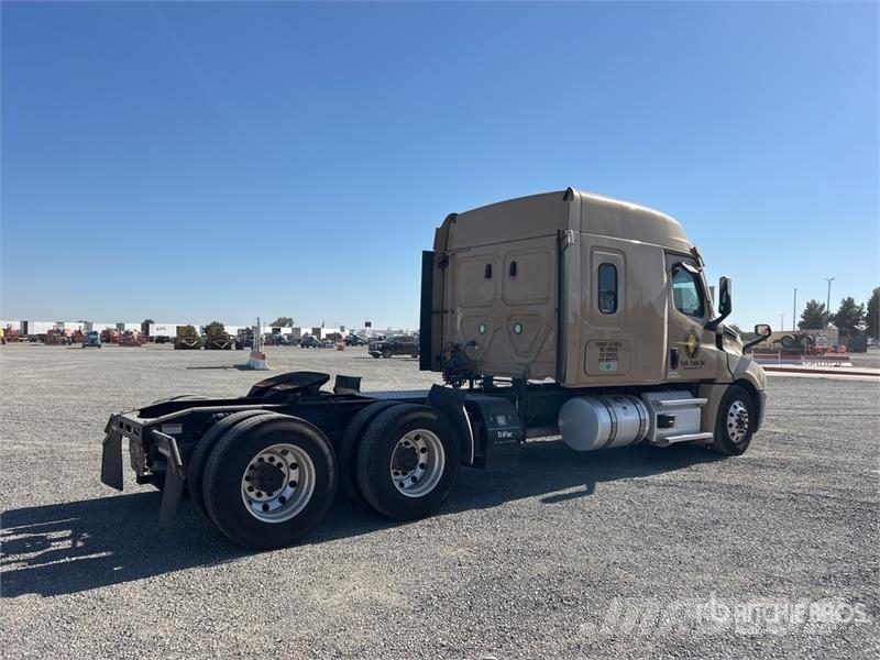 Freightliner Cascadia 126 6x4 T/A Sleeper Truck Tractor Sattelzugmaschinen