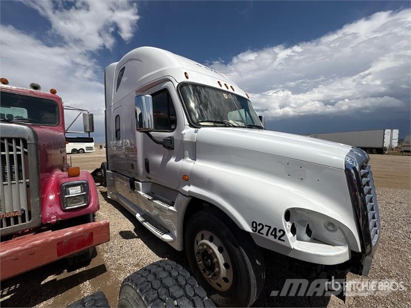 Freightliner Cascadia 125 6x4 T/A Sleeper Truck Tractor (Inoper 트랙터 유닛