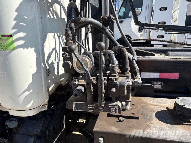 Freightliner Cascadia 125 6x4 Roll-Off Truck (Inoperable) شاحنات لوادر