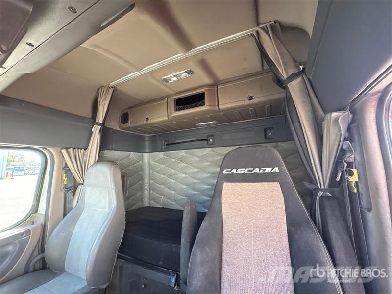 Freightliner Cascadia 125 6x4 T/A Sleeper Truck Tractor Motrici e Trattori Stradali
