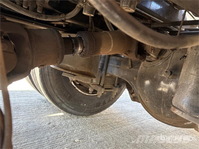 Freightliner Cascadia 125 6x4 Roll-Off Truck (Inoperable) شاحنات لوادر