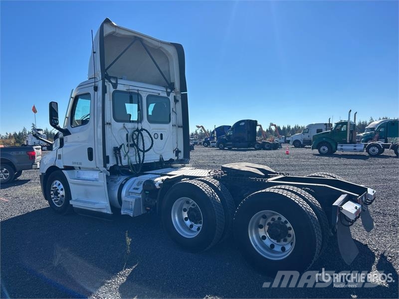 Freightliner Cascadia 116 وحدات الجر