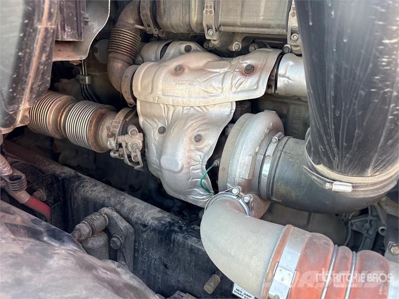 Freightliner Cascadia 126 6x4 T/A Sleeper Truck Tractor Vilcēji