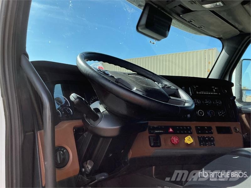 Freightliner Cascadia 126 6x4 T/A Sleeper Truck Tractor Tracteur routier