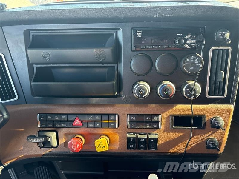 Freightliner Cascadia 126 6x4 T/A Sleeper Truck Tractor 트랙터 유닛