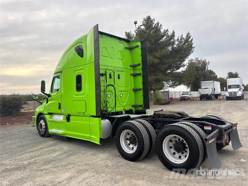 Freightliner Cascadia 126 T/A Sleeper Truck Tractor Prime Movers