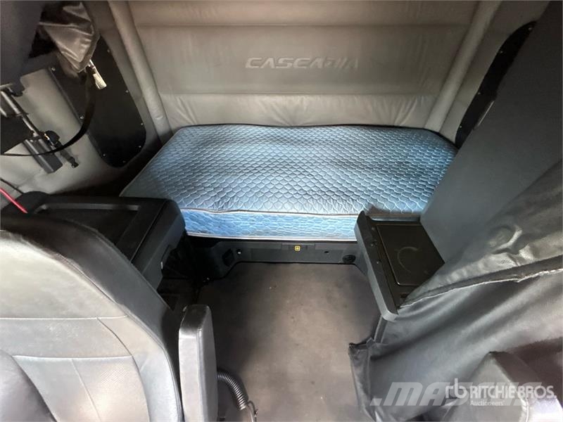 Freightliner Cascadia 126 6x4 T/A Sleeper Truck Tractor Prime Movers