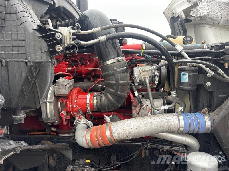 Freightliner Cascadia 126 6x4 T/A Sleeper Truck Tractor Tractor Units