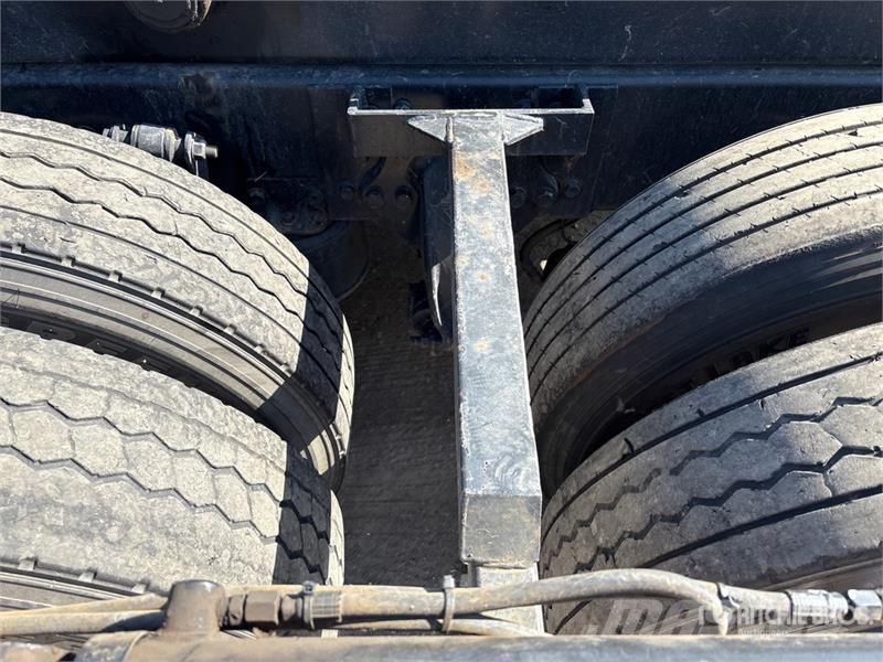 Freightliner Cascadia 125 6x4 Roll-Off Truck (Inoperable) شاحنات لوادر