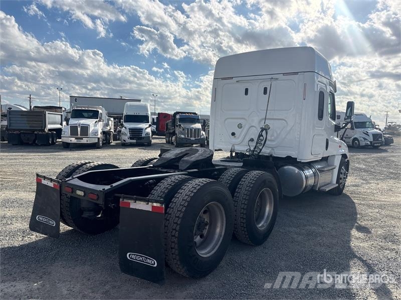Freightliner Cascadia 125 6x2 T/A Sleeper Truck Tractor Sattelzugmaschinen