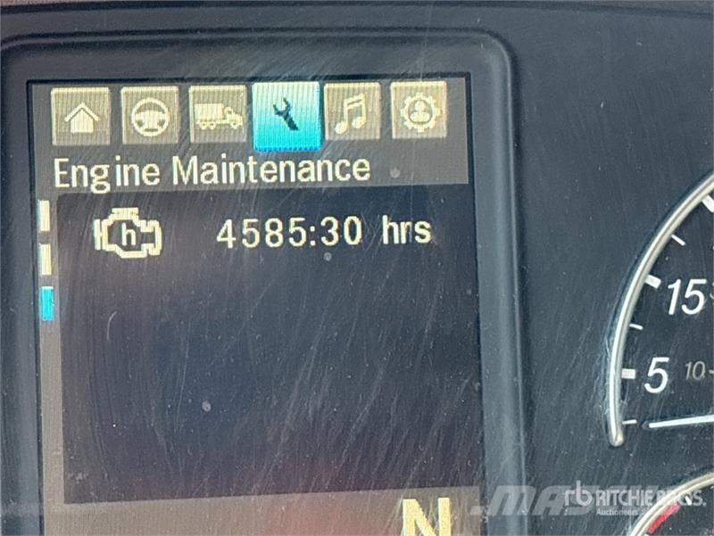 Freightliner Cascadia 126 6x4 T/A Sleeper Truck Tractor Camiones tractor