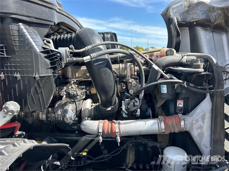 Freightliner Cascadia 126 6x4 T/A Sleeper Truck Tractor Prime Movers