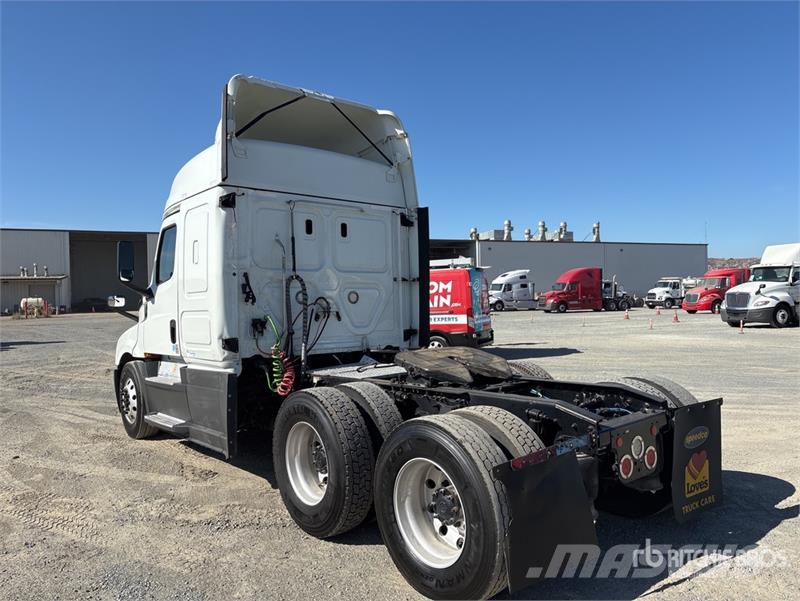 Freightliner Cascadia 126 6x4 T/A Sleeper Truck Tractor Motrici e Trattori Stradali