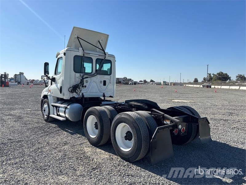 Freightliner Cascadia 125 Vilcēji