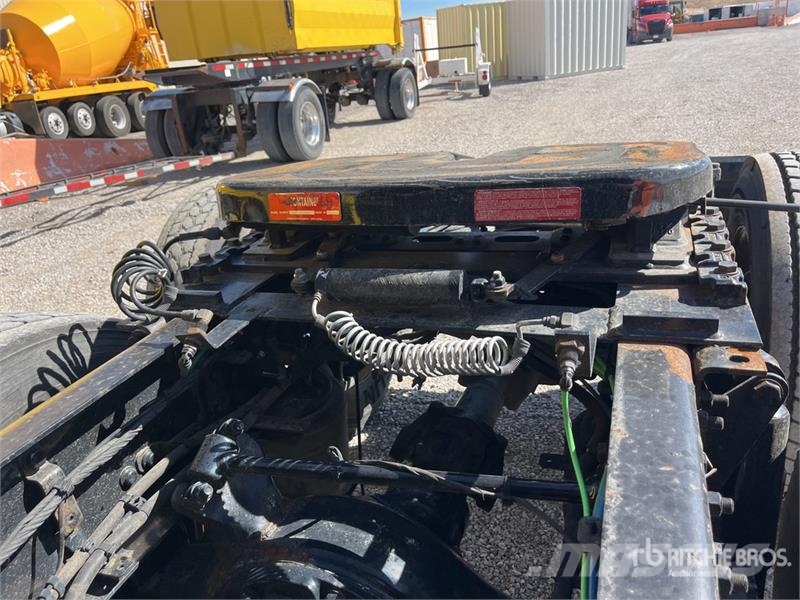 Freightliner Cascadia 126 6x4 T/A Sleeper Truck Tractor Sattelzugmaschinen