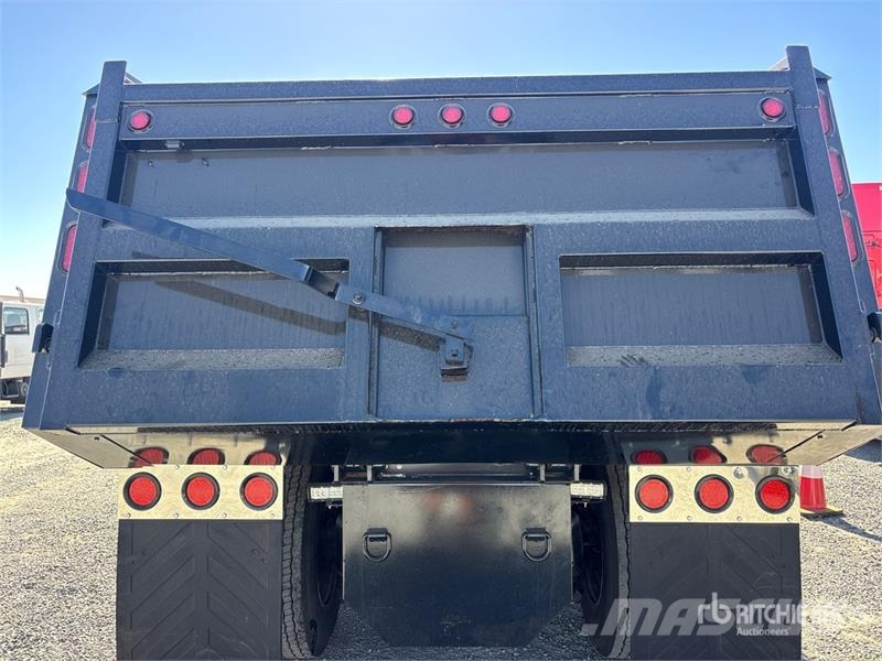 Freightliner Cascadia 126 Kipper
