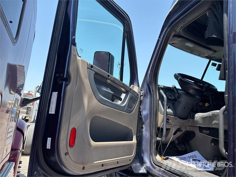 Freightliner Cascadia 125 6x4 T/A Sleeper Truck Tractor وحدات الجر