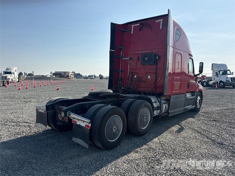 Freightliner Cascadia 126 6x4 T/A Sleeper Truck Tractor Vilcēji