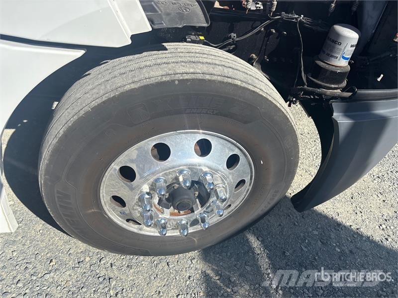 Freightliner Cascadia 126 6x4 T/A Sleeper Truck Tractor Sattelzugmaschinen