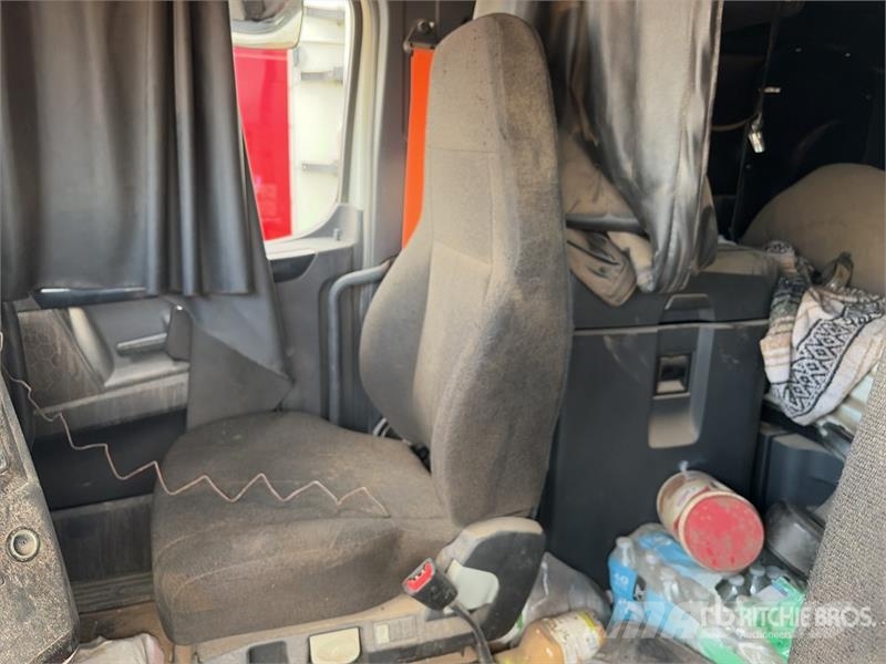 Freightliner Cascadia 126 6x4 T/A Sleeper Truck Tractor Ciągniki siodłowe
