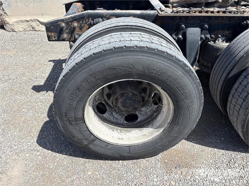 Freightliner Cascadia 125 6x4 T/A Sleeper Truck Tractor Tractor Units