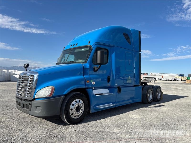 Freightliner Cascadia 125 6x4 T/A Sleeper Truck Tractor وحدات الجر