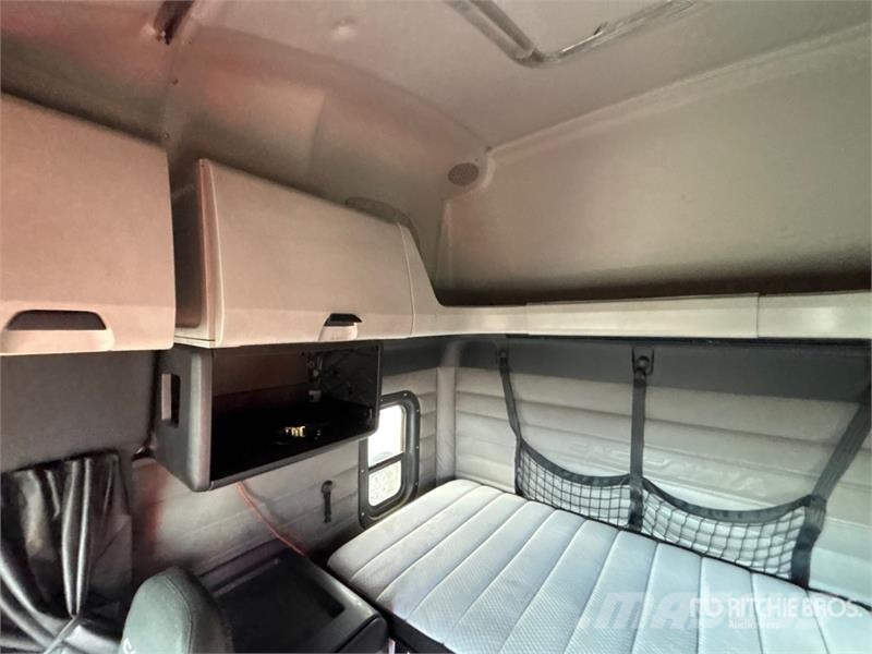 Freightliner Cascadia 126 6x4 T/A Sleeper Truck Tractor Sattelzugmaschinen