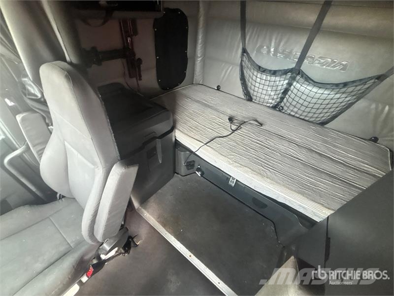 Freightliner Cascadia 126 6x4 T/A Sleeper Truck Tractor Motrici e Trattori Stradali