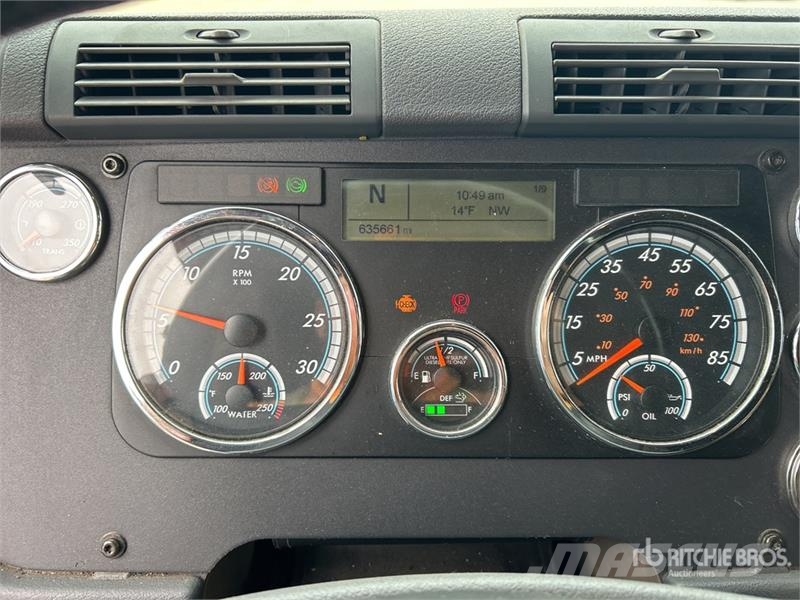 Freightliner Cascadia 125 6x4 T/A Sleeper Truck Tractor Cabezas tractoras