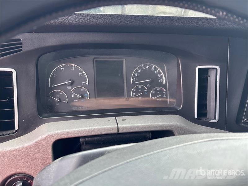 Freightliner Cascadia 126 6x4 T/A Sleeper Truck Tractor Sattelzugmaschinen