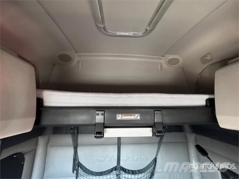 Freightliner Cascadia 126 6x4 T/A Sleeper Truck Tractor وحدات الجر