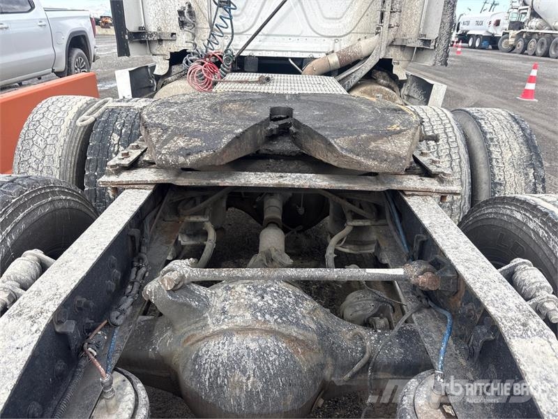 Freightliner Cascadia 125 6x4 T/A Sleeper Truck Tractor Тягачі