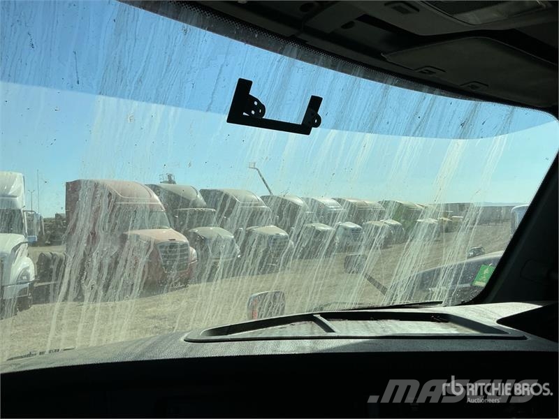 Freightliner Cascadia 6x4 T/A Sleeper Truck Tractor Tracteur routier