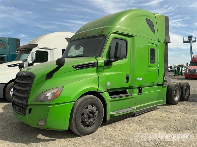 Freightliner Cascadia 126 T/A Sleeper Truck Tractor (Inoperable Тягачі