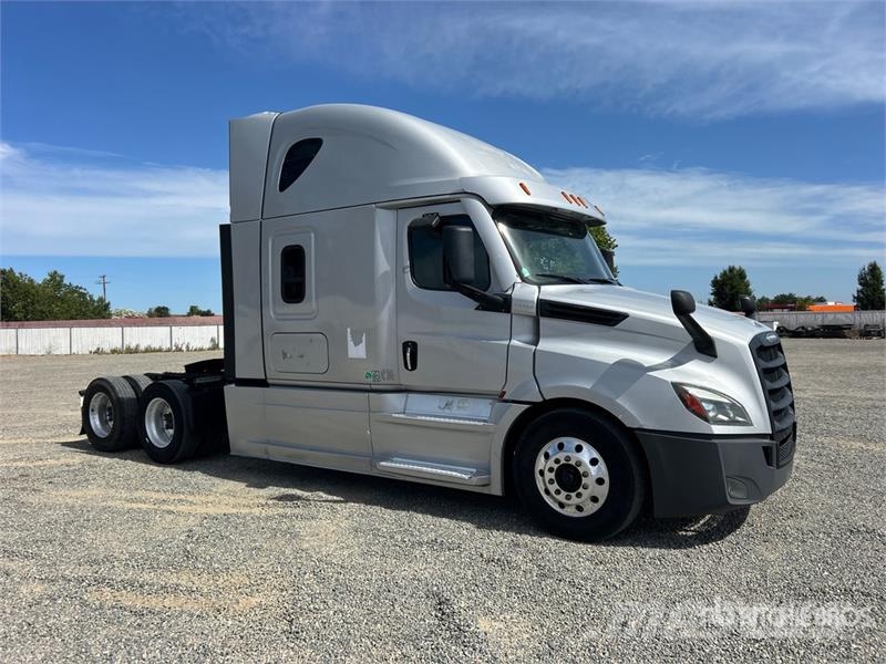 Freightliner Cascadia 126 6x4 T/A Sleeper Truck Tractor Prime Movers