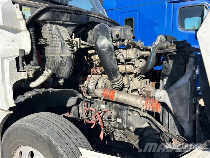 Freightliner Cascadia 6x4 T/A Sleeper Truck Tractor Тягачі