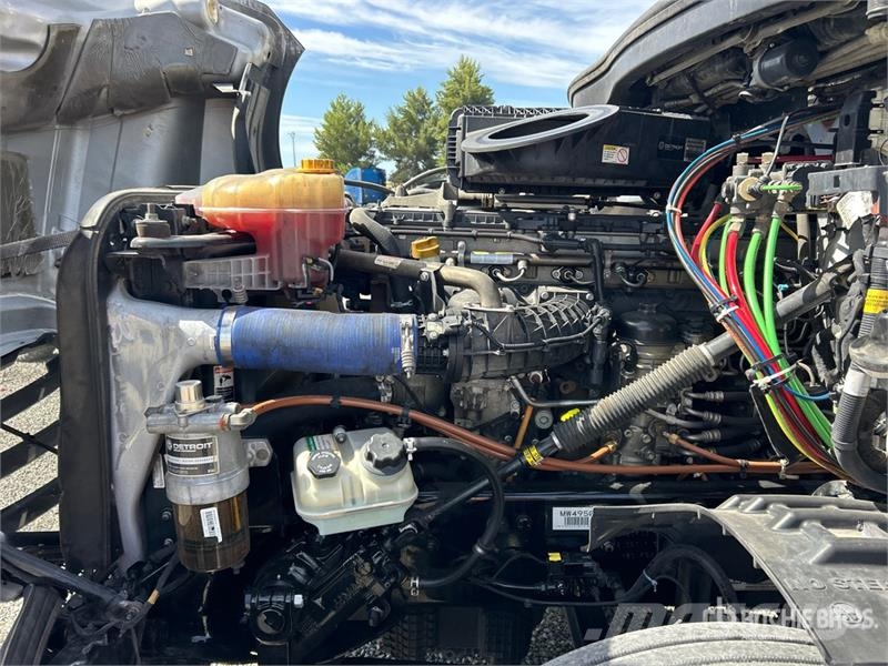 Freightliner Cascadia 126 6x4 T/A Sleeper Truck Tractor Prime Movers