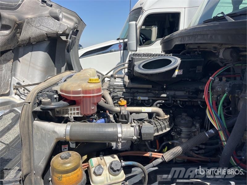Freightliner Cascadia 126 6x4 T/A Sleeper Truck Tractor Тягачі