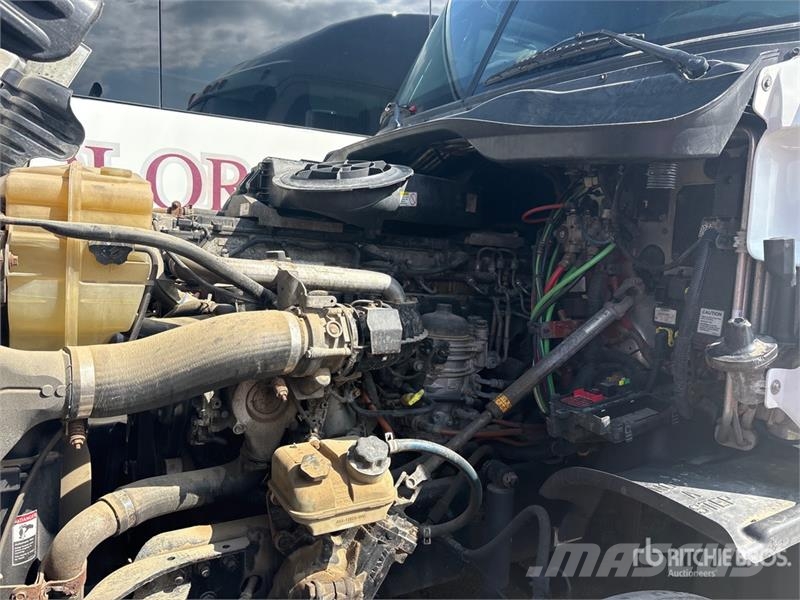 Freightliner Cascadia 125 6x4 T/A Sleeper Truck Tractor (Inoper 트랙터 유닛