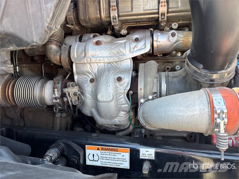 Freightliner Cascadia 126 6x4 T/A Sleeper Truck Tractor 트랙터 유닛