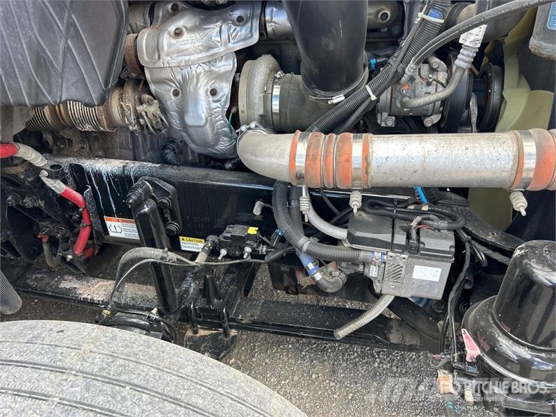 Freightliner Cascadia 126 6x4 T/A Sleeper Truck Tractor Тягачі