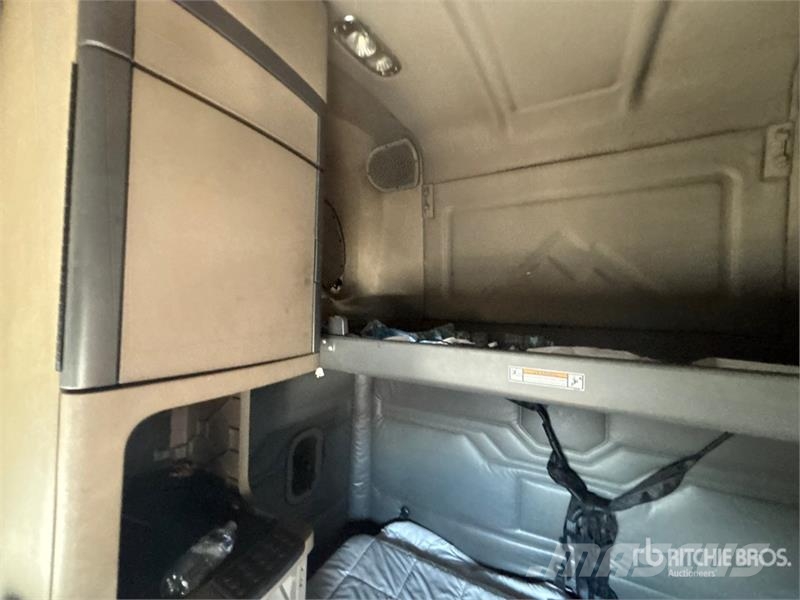Freightliner Cascadia 125 6x4 T/A Sleeper Truck Tractor Седельные тягачи