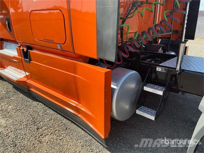 Freightliner Cascadia 126 6x4 T/A Sleeper Truck Tractor 트랙터 유닛
