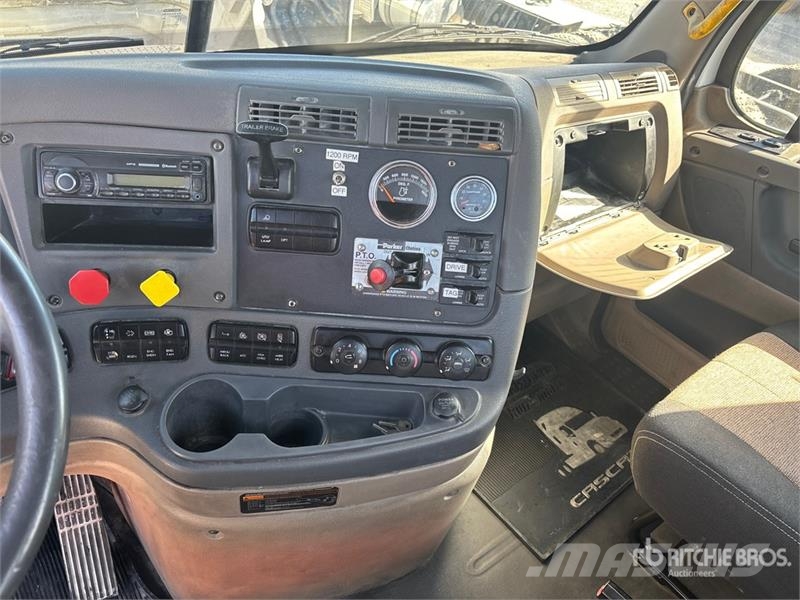 Freightliner Cascadia 125 Vilcēji