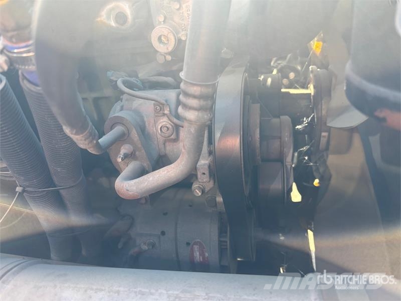 Freightliner Cascadia 126 6x4 T/A Sleeper Truck Tractor Sattelzugmaschinen