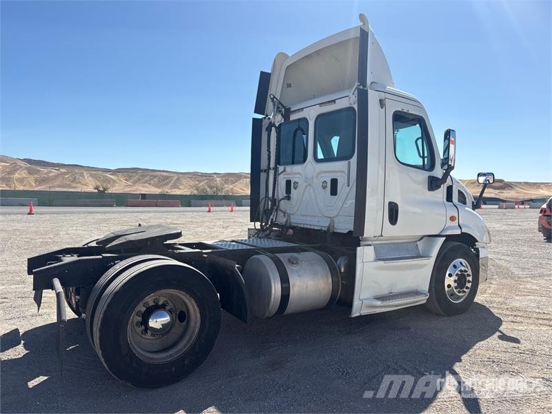 Freightliner Cascadia 113 Тягачі