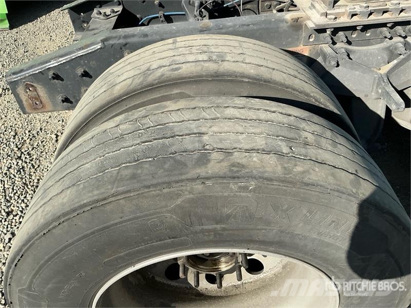 Freightliner Cascadia 126 T/A Sleeper Truck Tractor (Inoperable Тягачі