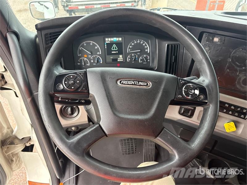 Freightliner Cascadia 126 6x4 T/A Sleeper Truck Tractor Tegljači