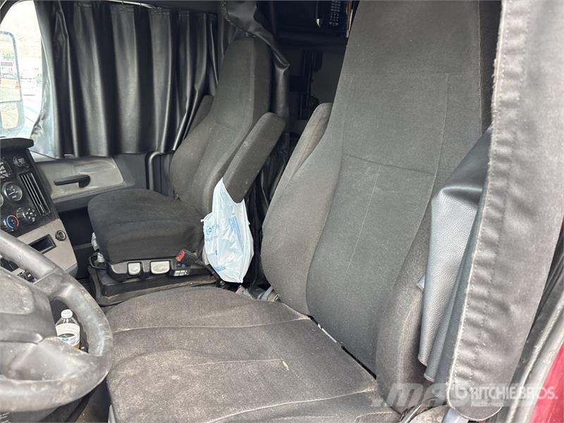 Freightliner Cascadia 126 6x4 T/A Sleeper Truck Tractor Motrici e Trattori Stradali